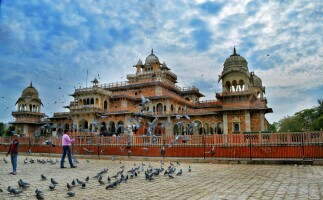 Explore the Royal Fort and Palaces of Jaipur in a Private Exclusive City Tour