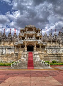 Discover Second-largest Wall in the World! Kumbhalgarh and Ranakpur Day Tour from Udaipur