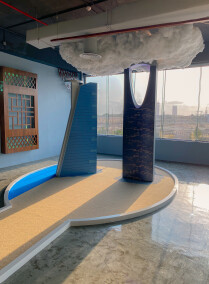 Play Saudi-Themed Mini Golf