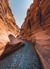 Hiking in Wadi Numeira