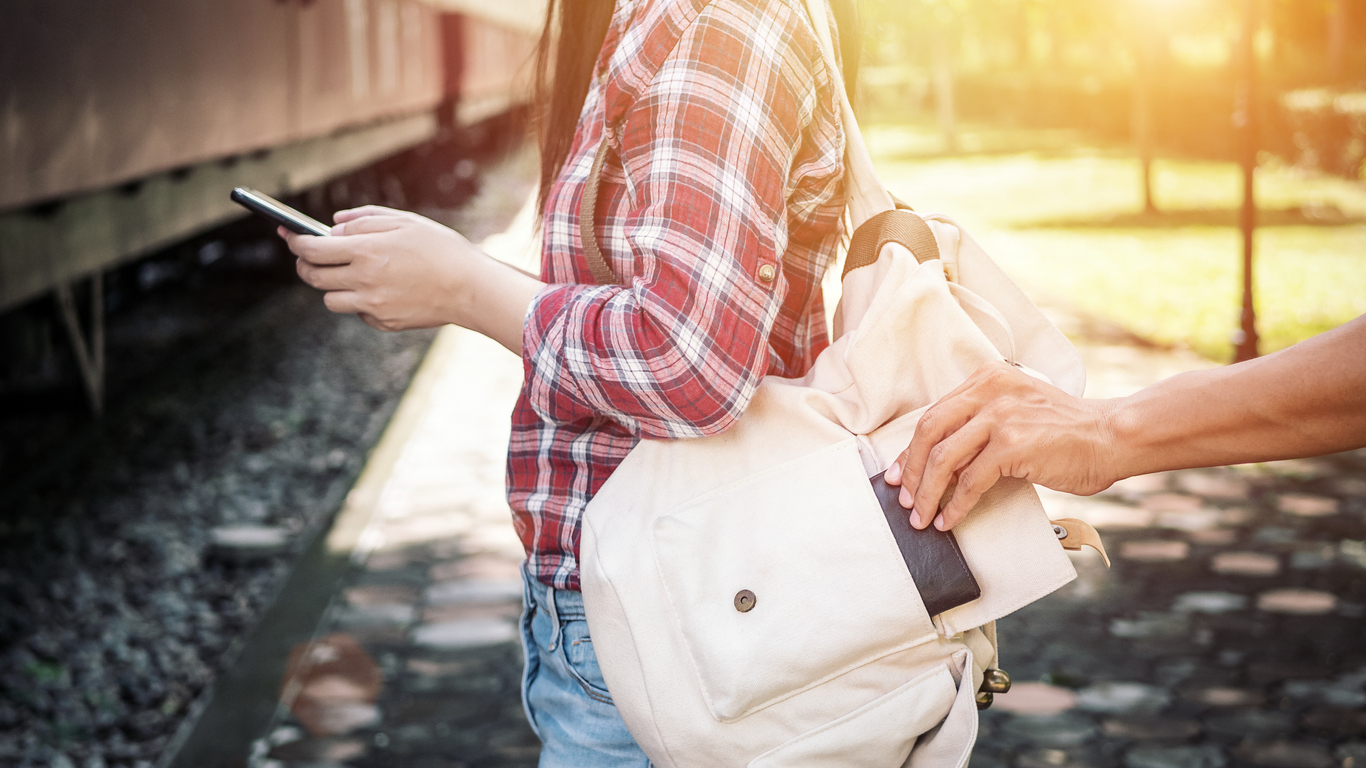 Savvy Traveler's Guide: Navigating Tourist Scams and Pitfalls with Ease